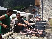11 Friggono le salamelle